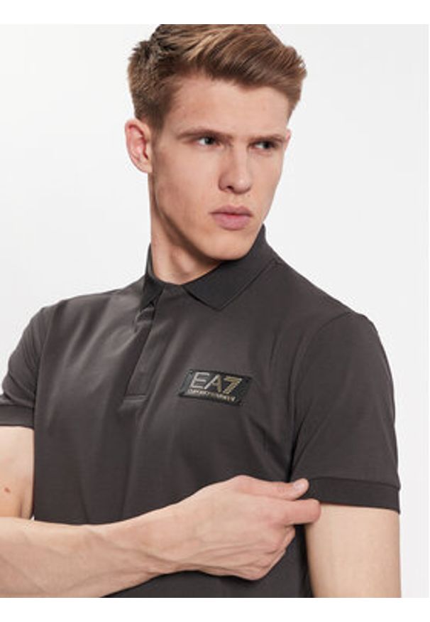 EA7 Emporio Armani Polo 3RPF01 PJ5AZ 1997 Szary Regular Fit. Typ kołnierza: polo. Kolor: szary. Materiał: bawełna