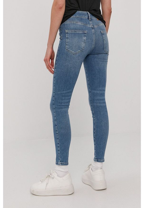 Pieces Jeansy damskie medium waist. Kolor: niebieski