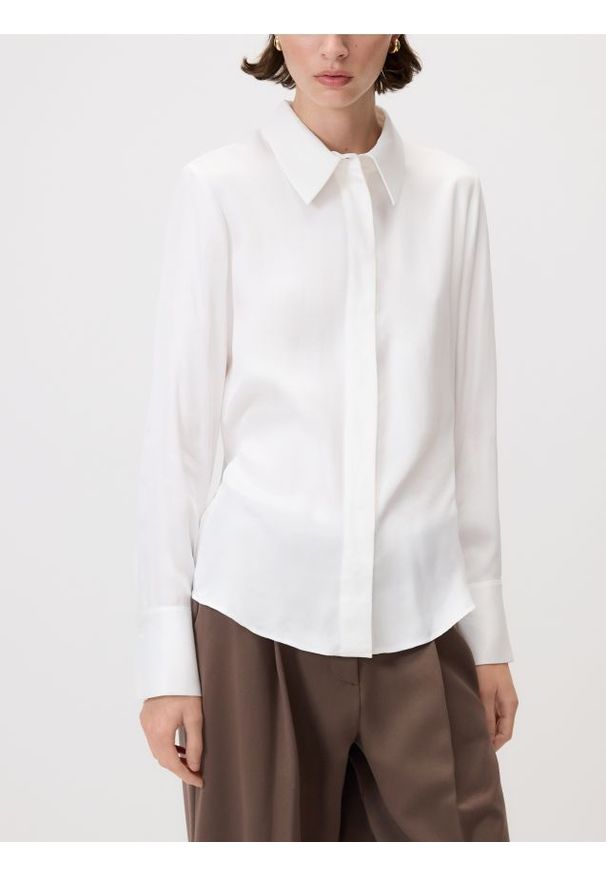 Reserved - Koszula z wiskozy - biały. Kolor: biały. Materiał: wiskoza. Wzór: gładki. Styl: klasyczny