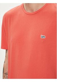 Lee T-Shirt Patch Logo 112349352 Czerwony Regular Fit. Kolor: czerwony. Materiał: bawełna #5