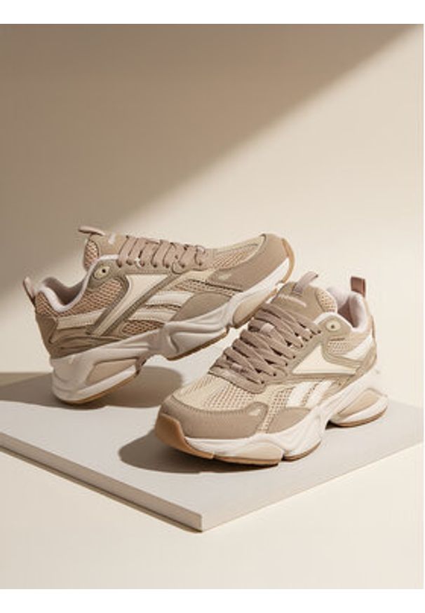 Reebok Sneakersy CEO-CHARGE AR30246WTCQ Brązowy. Kolor: brązowy. Materiał: materiał