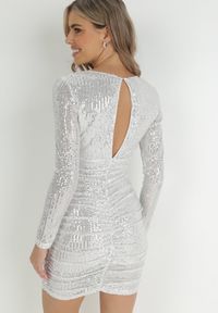 Born2be - Srebrna Cekinowa Sukienka z Marszczeniem Nerli. Kolor: srebrny. Wzór: aplikacja. Długość: mini #6