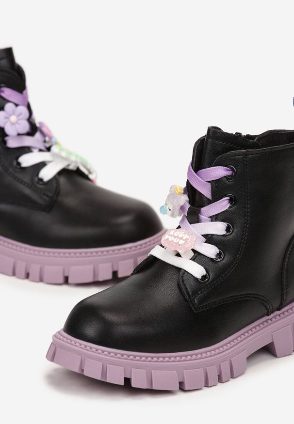 Born2be - Czarno-Fioletowe Botki Workery z Ozdobnym Sznurowaniem Paulla. Okazja: na co dzień. Kolor: czarny. Styl: casual