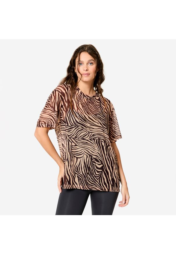 Decathlon - Koszulka fitness damska Domyos krótki rękaw. Kolor: beżowy. Materiał: poliester, materiał, elastan. Długość rękawa: krótki rękaw. Długość: krótkie. Sport: fitness