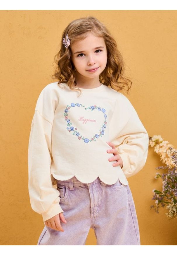 Sinsay - Bluza z tkaniny french terry z haftem i dekoracyjnym wykończeniem - kremowy. Kolor: kremowy. Materiał: tkanina. Wzór: haft