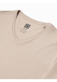 Ombre Clothing - Klasyczna męska koszulka z dekoltem w serek BASIC - piaskowy V5 S1369 - M. Typ kołnierza: dekolt w serek. Kolor: szary. Materiał: jeans, bawełna. Długość: krótkie. Styl: klasyczny #5