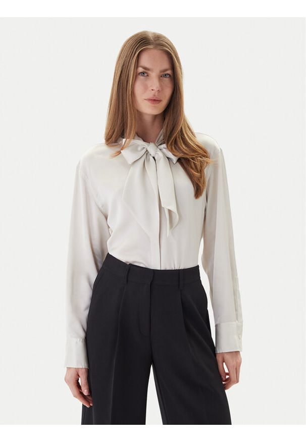 Calvin Klein Bluzka LV044D125G Beżowy Regular Fit. Kolor: beżowy. Materiał: syntetyk, satyna