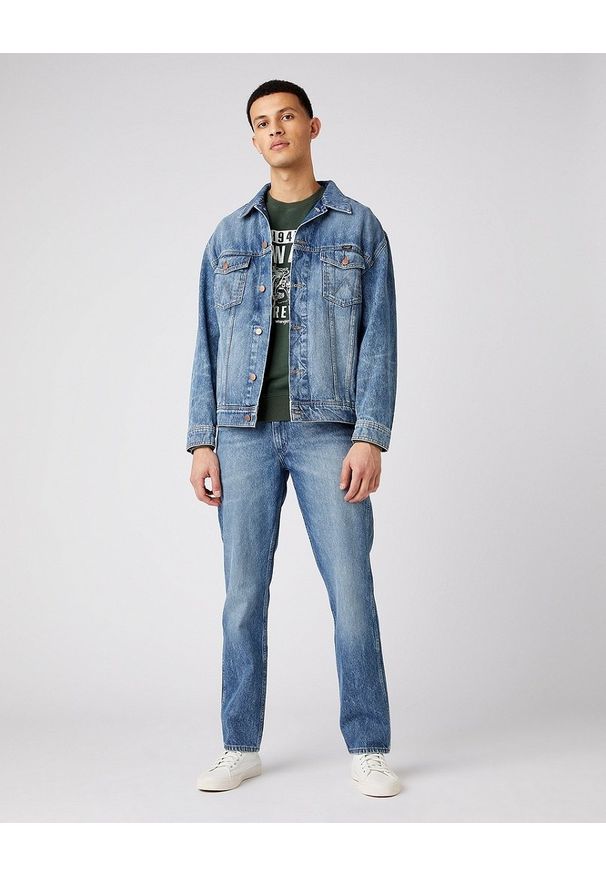 Wrangler - MĘSKIE SPODNIE JEANSOWE WRANGLER GREENSBORO STONE EROSION W15QSF667 112141198