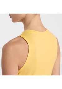 Koszulka damska New Balance WT51252CEE – żółta. Kolor: żółty. Materiał: tkanina, poliester, materiał #5