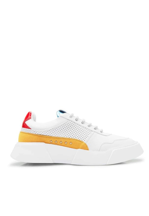 PREMIUM BASICS - Białe sneakersy ze skóry wegańskiej ISABEL. Nosek buta: okrągły. Kolor: czerwony. Materiał: zamsz, materiał. Szerokość cholewki: normalna. Wzór: aplikacja