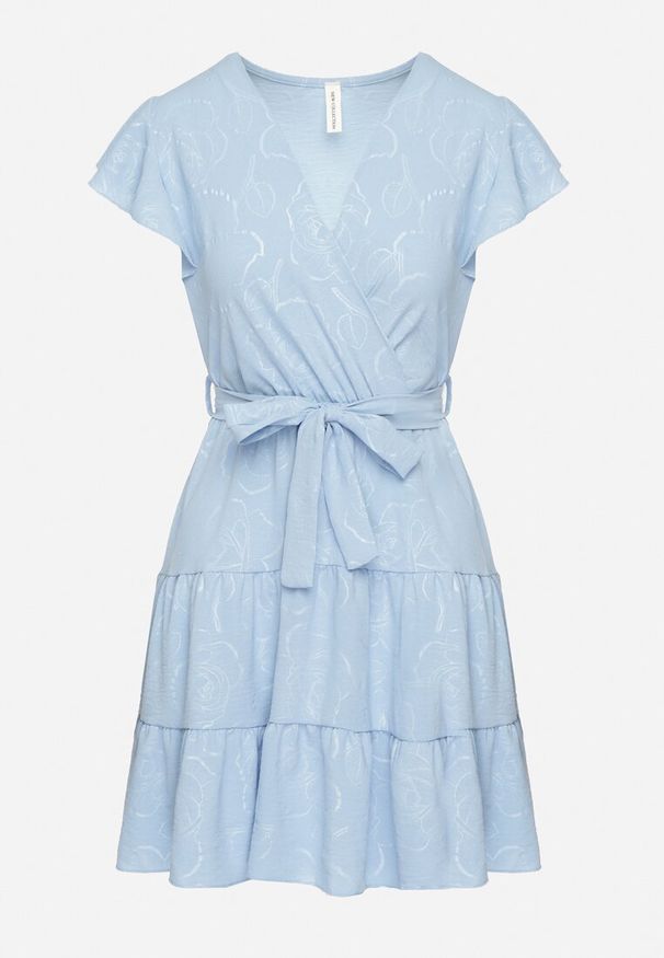 Born2be - Jasnoniebieska Kopertowa Sukienka Ozdobiona Falbanami i Paskiem Liliessa. Okazja: na co dzień. Typ kołnierza: dekolt w kształcie V. Kolor: niebieski. Wzór: aplikacja. Typ sukienki: kopertowe. Styl: elegancki, klasyczny, casual