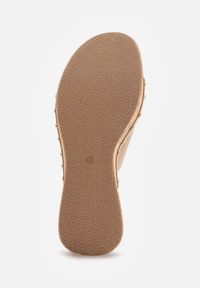 Born2be - Beżowe Klapki na Koturnie i Platformie z Korka Ozdobione Nitami Fyserlienne. Okazja: na co dzień, do pracy. Kolor: beżowy. Materiał: jeans, len. Wzór: aplikacja. Obcas: na koturnie. Styl: casual #6