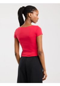 Big-Star - Koszulka damska slim z dekoltem caro czerwona Missa 603. Okazja: na co dzień. Kolor: czerwony. Materiał: materiał, prążkowany, jeans, żakard. Styl: casual #3