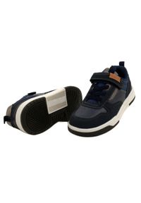 American Club obuwie sportowe chłopięce ES95/22 Navy niebieskie. Zapięcie: rzepy. Kolor: niebieski. Materiał: tkanina. Szerokość cholewki: normalna