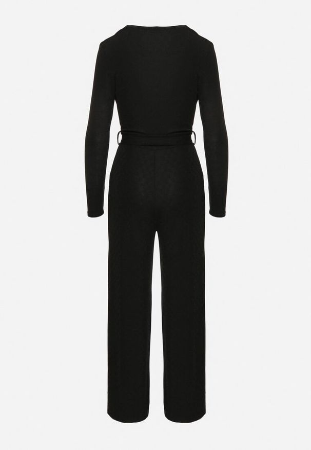 Born2be - Czarny Kombinezon z Wiskozą Kopertowym Dekoltem i Materiałowym Paskiem Miathalise. Okazja: na spotkanie biznesowe. Kolor: czarny. Materiał: wiskoza, materiał. Długość: długie. Styl: biznesowy