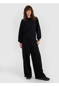 4f - 4F Bluza dresowa nierozpinana bez kaptura damska - czarna S. Okazja: na co dzień. Typ kołnierza: bez kaptura. Kolor: czarny. Materiał: dresówka. Wzór: gładki, ze splotem. Styl: klasyczny, sportowy, casual