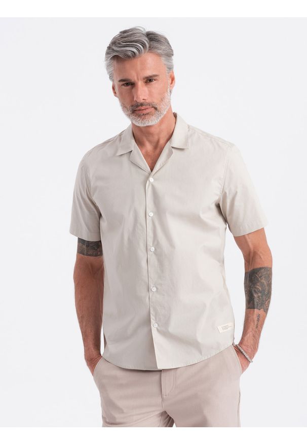 Ombre Clothing - Męska koszula z krótkim rękawem i kubańskim kołnierzem - kremowa V7. Okazja: na co dzień. Kolor: kremowy. Materiał: tkanina, bawełna. Długość rękawa: krótki rękaw. Długość: krótkie. Wzór: gładki, jednolity. Sezon: lato. Styl: klasyczny, casual