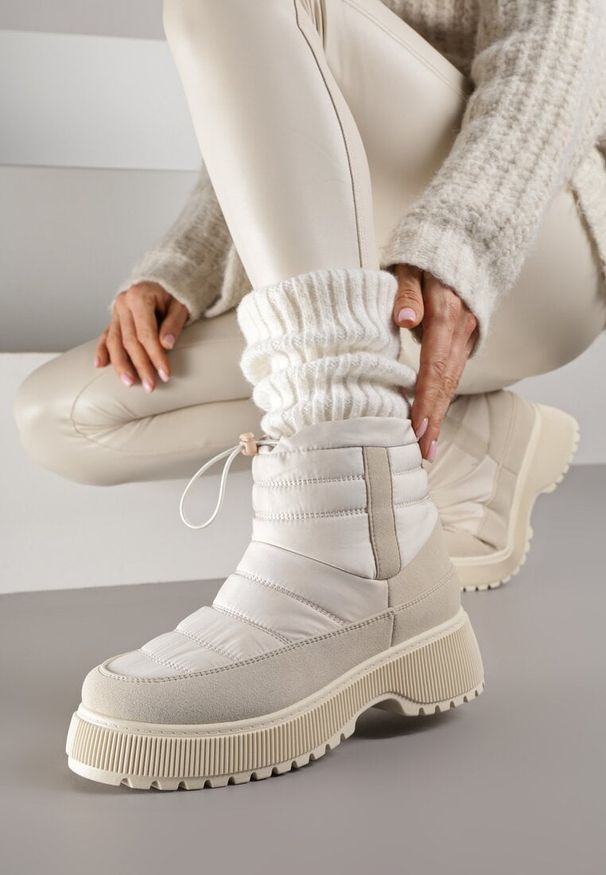 Born2be - Beżowe Śniegowce Ozdobione Pikowaną Cholewką Monalavea. Okazja: na co dzień. Kolor: beżowy. Materiał: jeans. Szerokość cholewki: normalna. Wzór: aplikacja. Styl: casual