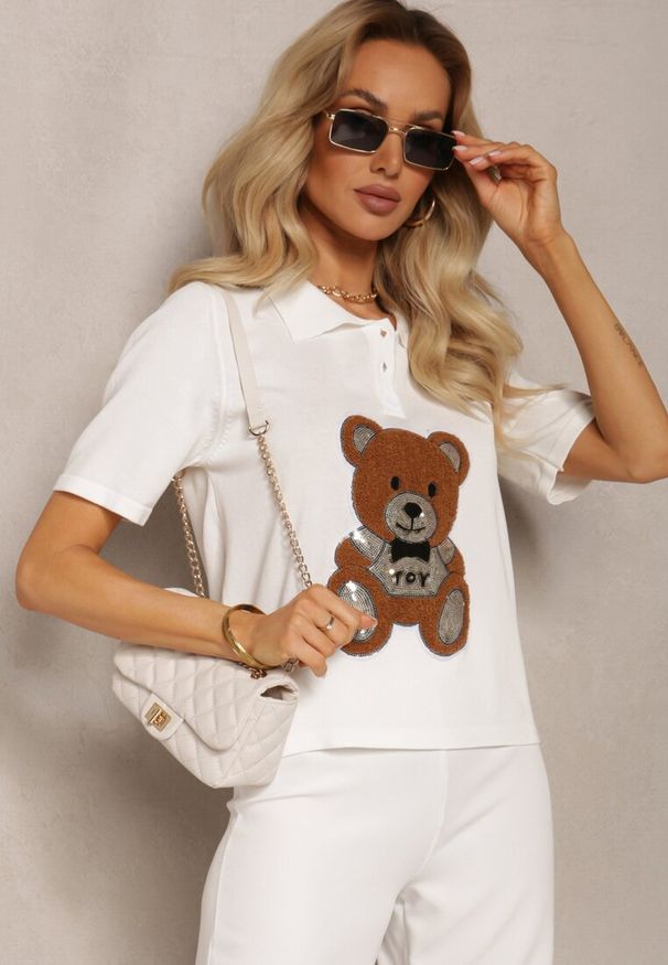 Renee - Biała Bluzka z Wiskozy Ozdobiona Cekinami z Nadrukiem Misia Tivenna. Okazja: na co dzień. Kolor: biały. Materiał: wiskoza. Wzór: aplikacja, nadruk. Styl: casual