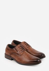 Born2be - Jasnobrązowe Półbuty Wizytowe ze Skórzaną Wkładką i Geometryczną Wstawką Everis. Kolor: brązowy. Materiał: skóra. Wzór: geometria. Styl: wizytowy #3