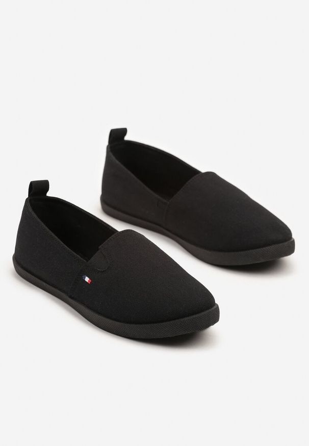 Renee - Czarne Tenisówki Vices Basic z Materiałowymi Gumkami Aretela. Okazja: na co dzień. Kolor: czarny. Materiał: materiał. Styl: elegancki, casual