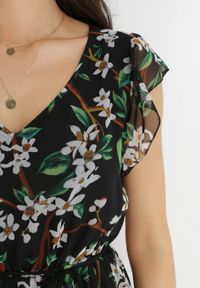 Born2be - Czarna Sukienka Gobney. Kolor: czarny. Materiał: wiskoza, materiał, tkanina. Długość rękawa: krótki rękaw. Wzór: kwiaty. Długość: midi #3