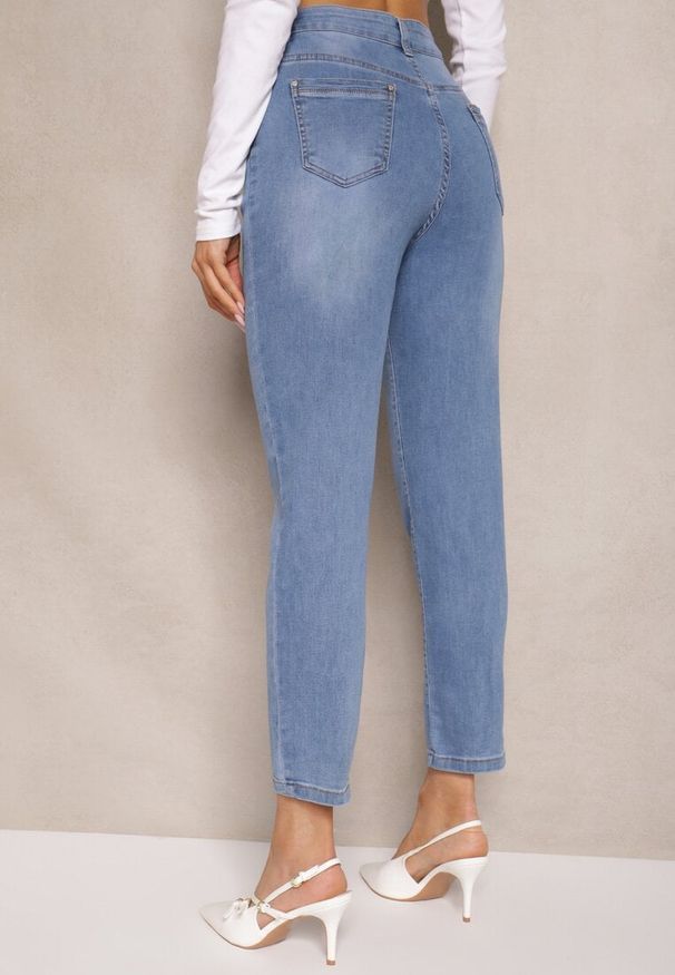 Renee - Niebieskie Jeansy Mom Fit Regular Waist Natises. Okazja: na co dzień. Kolor: niebieski. Styl: klasyczny, elegancki, casual