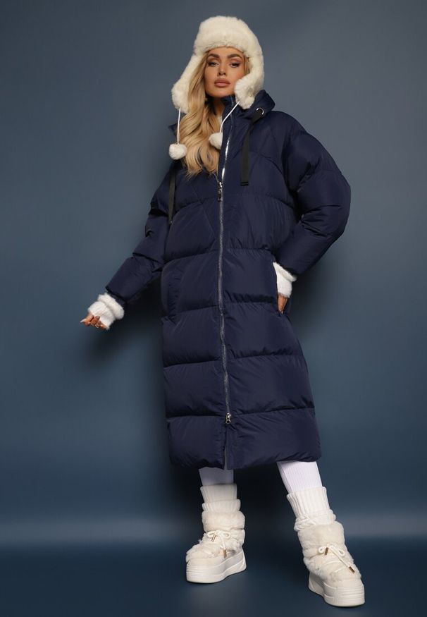 Renee - Granatowa Długa Kurtka Pikowana Płaszcz z Kapturem Serea. Okazja: na co dzień. Typ kołnierza: kaptur. Kolor: niebieski. Materiał: jeans. Długość: długie. Styl: casual