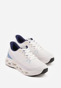 Renee - Białe Siateczkowe Buty Sportowe na Podeszwie z Otworami Quilvia. Okazja: na co dzień. Kolor: biały. Materiał: materiał #5
