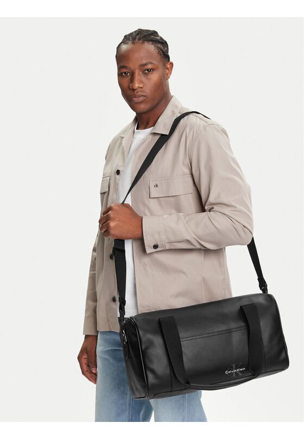 Calvin Klein Torba Mono Logo Duffle 42 LV04G3054G Czarny. Kolor: czarny. Materiał: skóra
