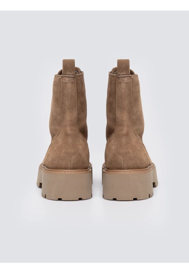 Big-Star - Trapery damskie ze skóry naturalnej zamszowej brązowe OO274A188 803. Okazja: na spacer. Nosek buta: okrągły. Kolor: brązowy. Materiał: zamsz, skóra. Styl: klasyczny