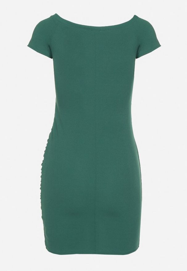 Born2be - Zielona Dopasowana Sukienka z Kopertowym Dekoltem Sopanna. Okazja: na co dzień. Typ kołnierza: dekolt kopertowy. Kolor: zielony. Materiał: jeans. Typ sukienki: kopertowe. Styl: elegancki, casual