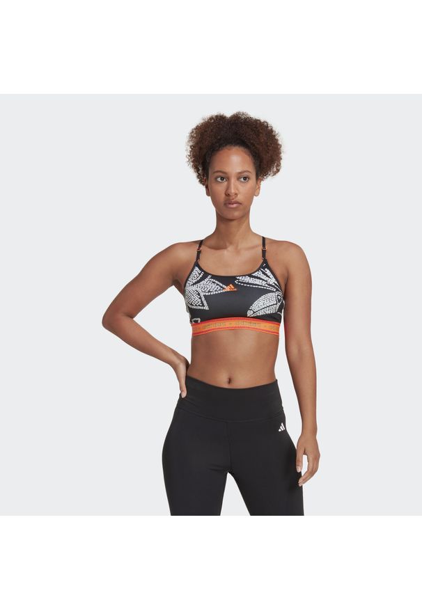 Adidas - Damski biustonosz typu light support adidas FARM Rio GT. Kolor: czarny, wielokolorowy, pomarańczowy. Sport: fitness