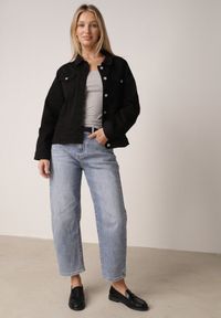 Born2be - Czarna Bawełniana Kurtka Jeansowa Perimea. Kolor: czarny. Materiał: bawełna, jeans #2