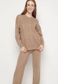 Born2be - Ciemnobeżowy Komplet Dzianinowy z Bawełną i Wełną Spodnie i Warkoczowy Sweter Errela. Kolor: beżowy. Materiał: dzianina, wełna, bawełna #3