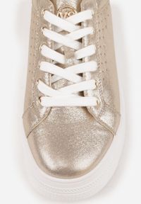Born2be - Złote Sneakersy VICES z Metaliczną Wstawką Perforacją i Gwiazdą Edanatia. Okazja: na co dzień. Kolor: złoty. Materiał: jeans. Wzór: aplikacja #6