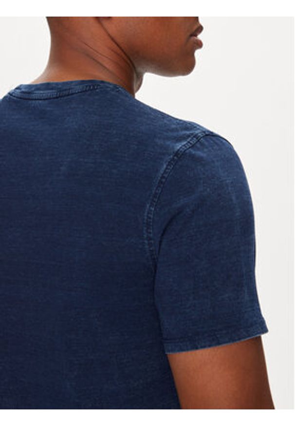 Guess Jeans T-Shirt M5YI34 KCTG1 Niebieski Slim Fit. Kolor: niebieski. Materiał: bawełna