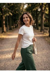 Sinsay - Bawełniana koszulka z gęstego splotu Interlock - biały. Kolor: biały. Materiał: bawełna. Wzór: ze splotem