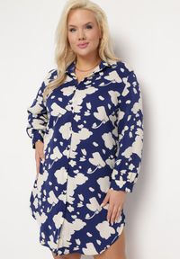 Born2be - Granatowa Sukienka Koszulowa z Abstrakcyjnym Wzorem i Podwijanymi Rękawami Grailuna. Kolekcja: plus size. Kolor: niebieski. Typ sukienki: koszulowe #1