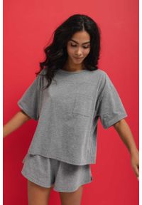 Marsala - PIŻAMA bluzka typu oversize z kieszonką w kolorze STEEL GREY MELANGE - PASEO-L. Materiał: bawełna. Długość rękawa: krótki rękaw. Długość: krótkie. Wzór: gładki. Styl: elegancki