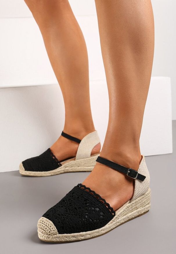 Born2be - Czarne Espadryle z Koronkowym Noskiem i Plecionym Koturnem Nafirada. Okazja: na co dzień. Kolor: czarny. Materiał: koronka. Sezon: lato. Obcas: na koturnie. Styl: elegancki, casual
