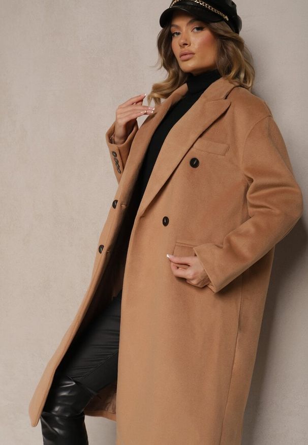 Renee - Beżowy Klasyczny Płaszcz Dwurzędowy z Kieszeniami Tereti. Okazja: na co dzień. Kolor: beżowy. Materiał: jeans. Styl: klasyczny