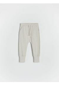 Reserved - Bawełniane spodnie - beżowy. Kolor: beżowy. Materiał: bawełna #1