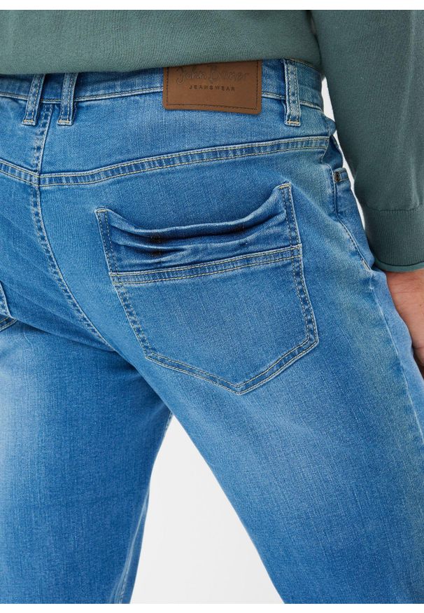 bonprix - Dżinsy regular fit, z rozszerzanym nogawkami. Kolor: niebieski. Styl: elegancki, klasyczny