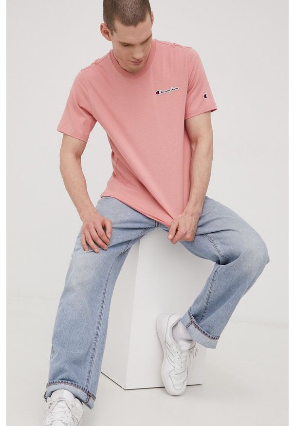 Champion t-shirt bawełniany kolor różowy z aplikacją. Kolor: różowy. Materiał: bawełna. Wzór: aplikacja