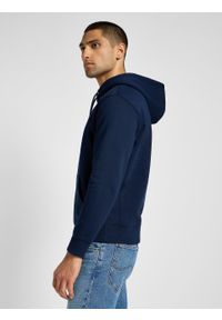 Lee - LEE MĘSKA BLUZA Z KAPTUREM LEE SEASONAL HOODIE INKY BLUE 112358048. Typ kołnierza: kaptur