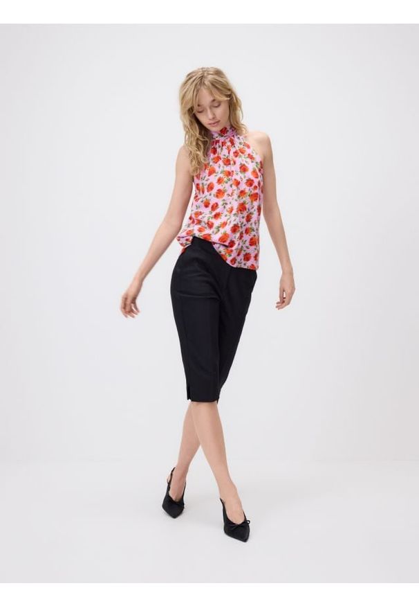 Reserved - Spodnie capri - czarny. Kolor: czarny. Materiał: bawełna, tkanina