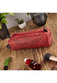 Kosmetyczka skórzana PAOLO PERUZZI T-52-RD czerwona. Kolor: czerwony. Materiał: skóra #1