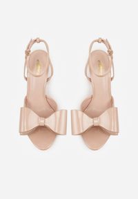 Renee - Beżowe Lakierowane Sandały z Kokardkami Orimoni. Okazja: na randkę, na imprezę. Zapięcie: sprzączka. Kolor: beżowy. Materiał: lakier. Obcas: na obcasie. Styl: elegancki, klasyczny. Wysokość obcasa: średni #4