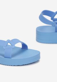 Renee - Niebieskie Sandały Hermonice. Nosek buta: okrągły. Zapięcie: rzepy. Kolor: niebieski. Materiał: guma. Wzór: paski